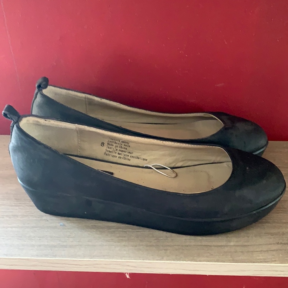 Deena and Ozzy platform flats